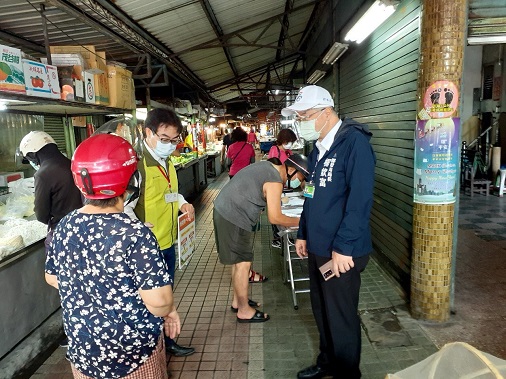 圖二、局長率同仁支援市場稽查