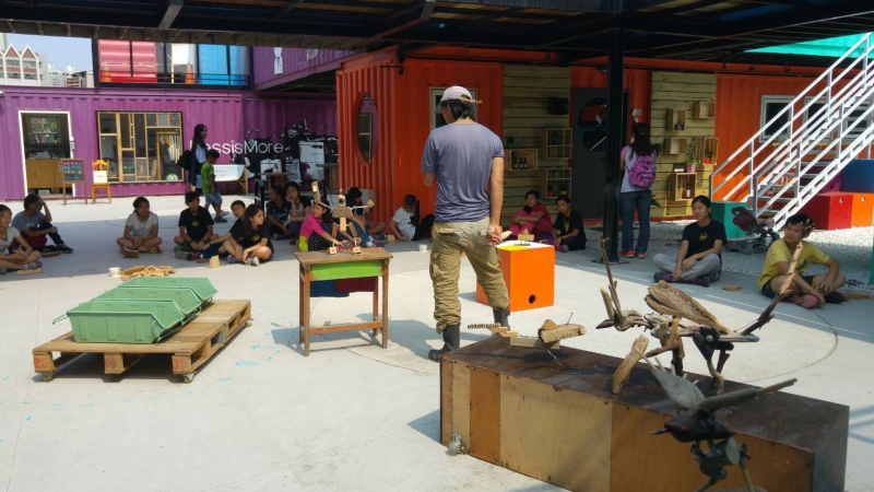 工藝家與學童體驗童趣手作活動