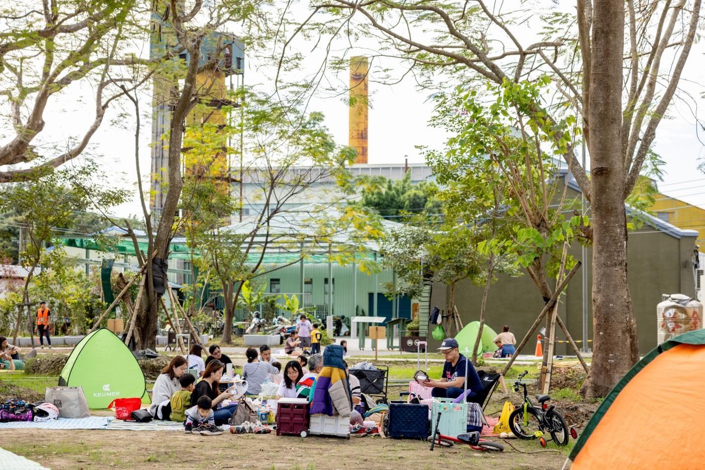 圖4_民眾在園區野餐休憩