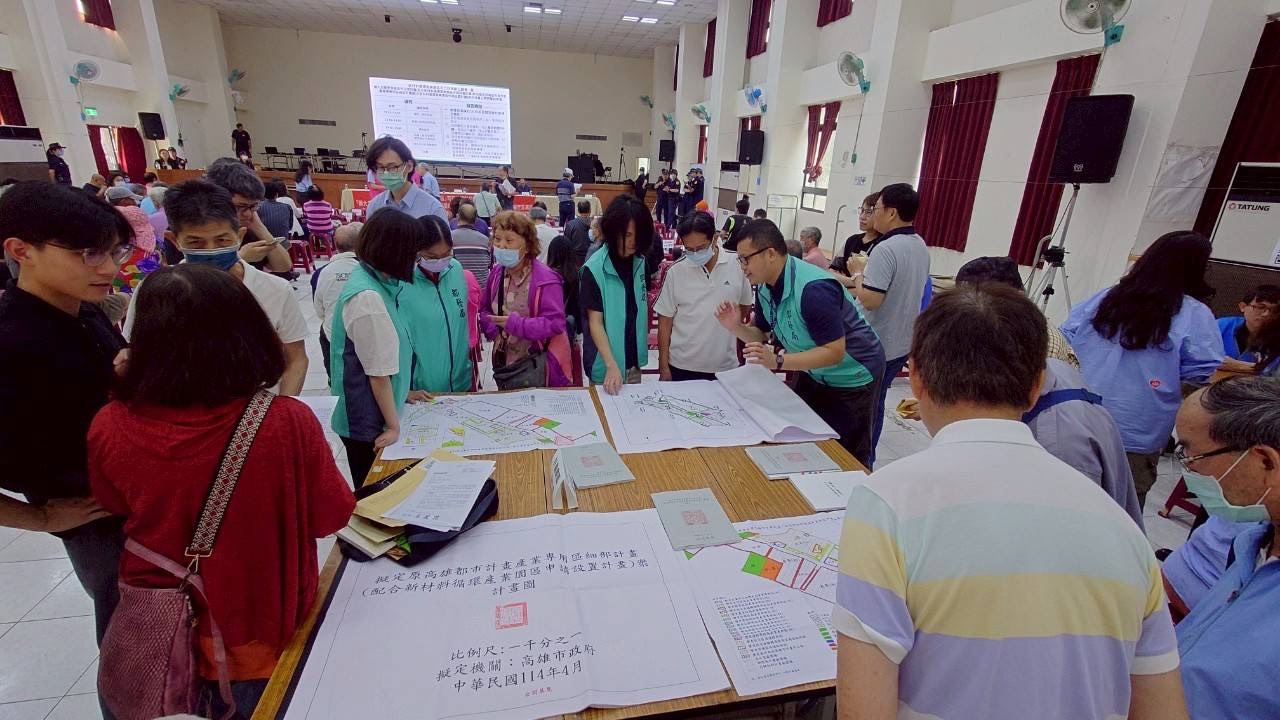 說明會現場，向民眾說明都市計畫內容3