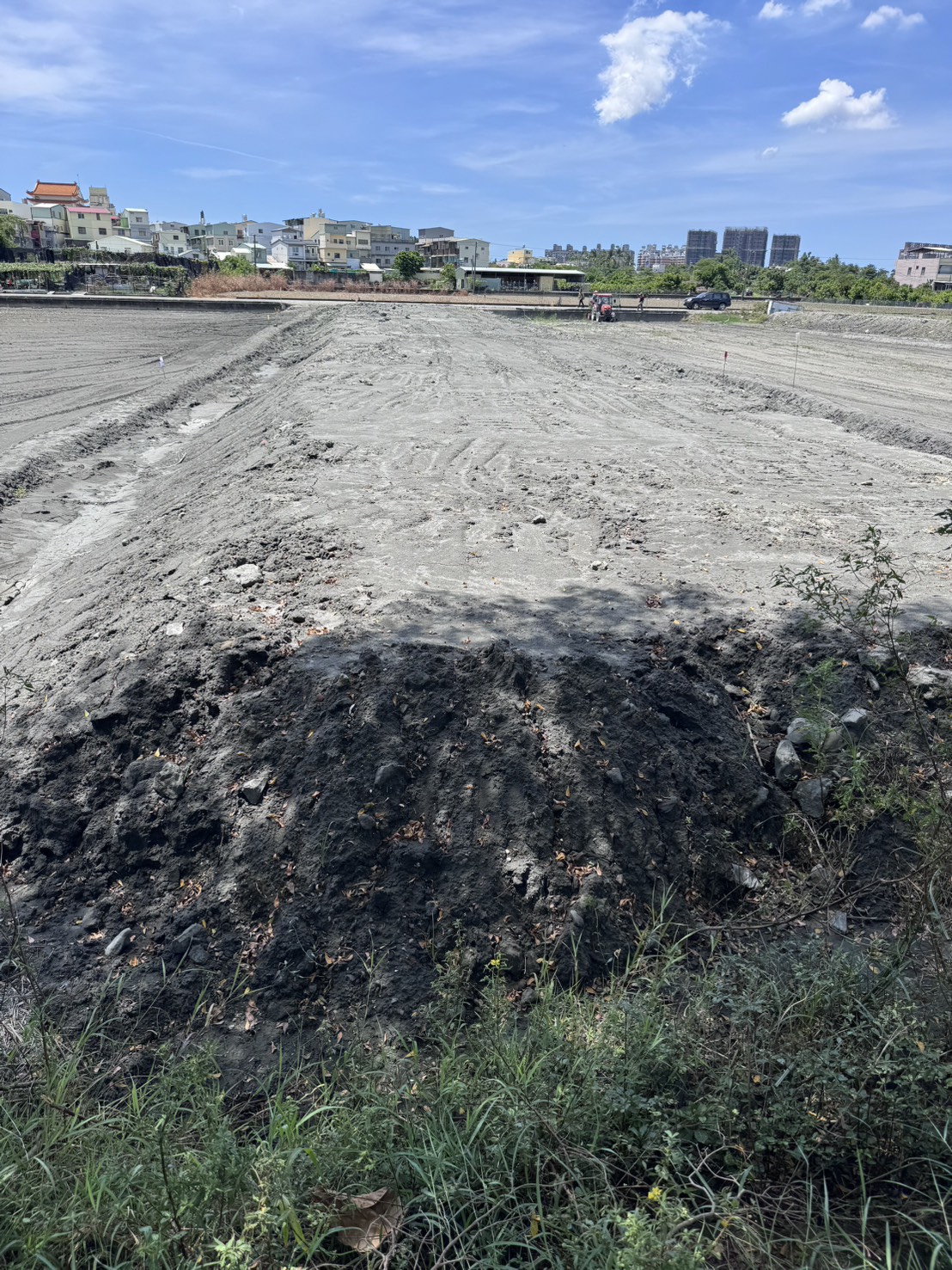 圖 1 農地違規堆置土石