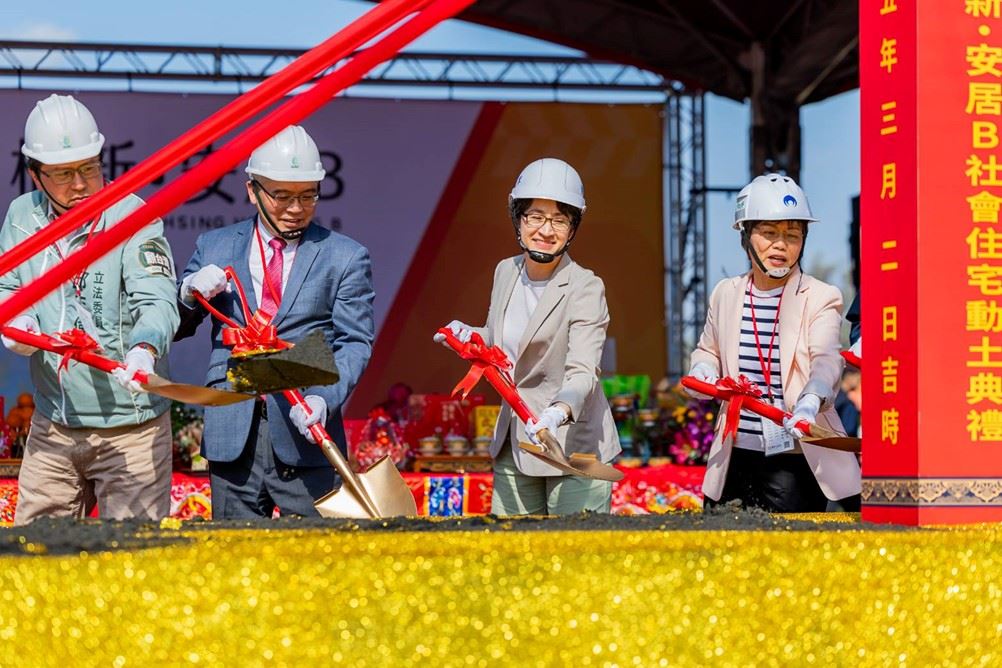 圖5貴賓動土區執鏟合影