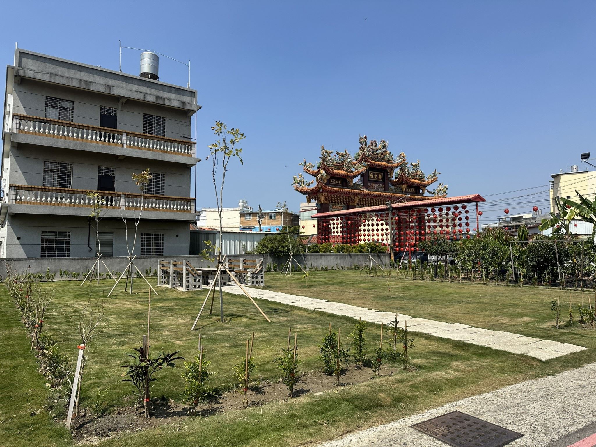 04.橋頭區芋寮社區營造綠意盎然的休憩空間，提供居民聚會交流的場域。