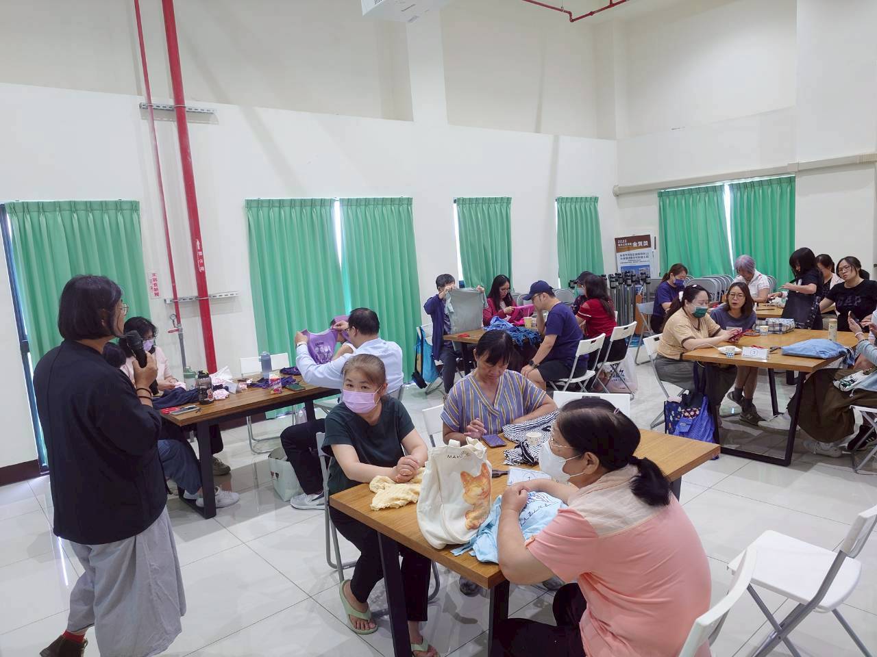 圖3. 廢棄物再造運用-舊衣環保袋