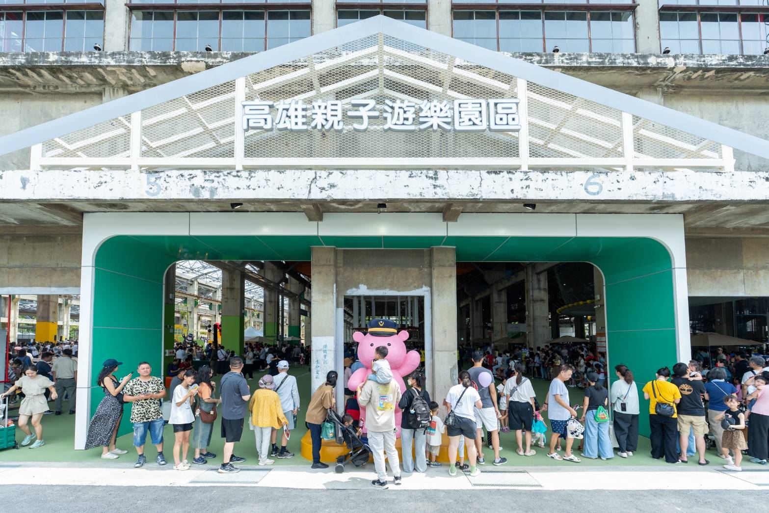 圖1_高雄親子遊樂園區開幕人潮盛況